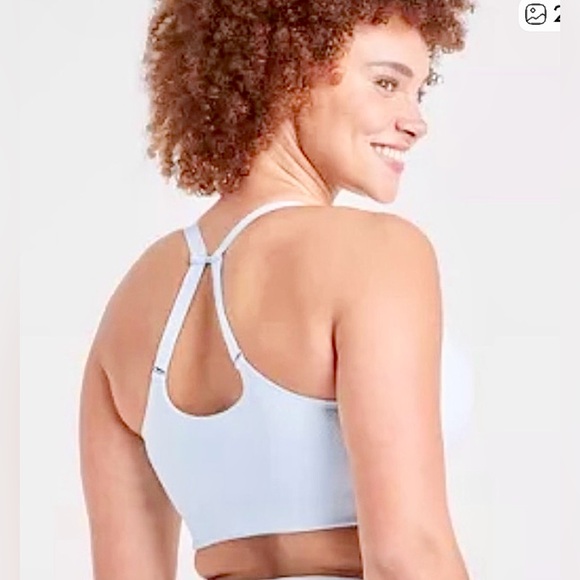 All In Motion Seamless Medium Support Sports Bra light blue NWT MEDIUM - Picture 10 of 11
